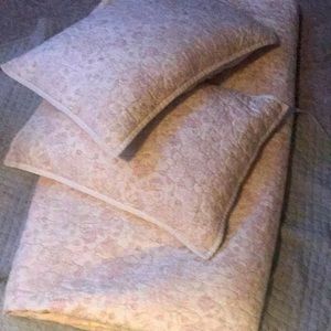 Queen quilt set - 2 pillow covers